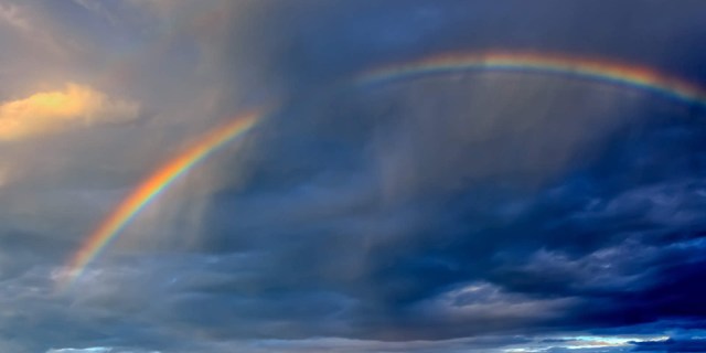 et rainbow in clouds